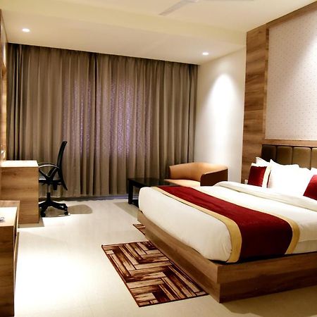 Haldwāni Hotel Crystal Grand מראה חיצוני תמונה