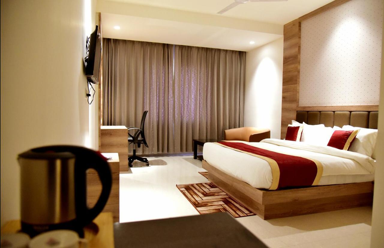 Haldwāni Hotel Crystal Grand מראה חיצוני תמונה