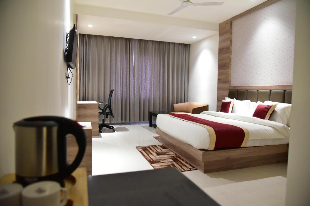Haldwāni Hotel Crystal Grand מראה חיצוני תמונה