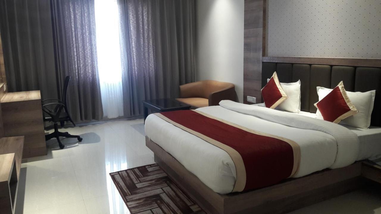 Haldwāni Hotel Crystal Grand מראה חיצוני תמונה