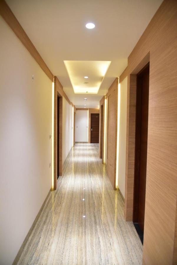 Haldwāni Hotel Crystal Grand מראה חיצוני תמונה