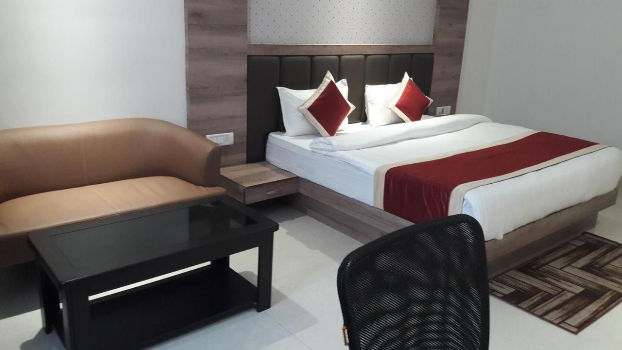 Haldwāni Hotel Crystal Grand מראה חיצוני תמונה